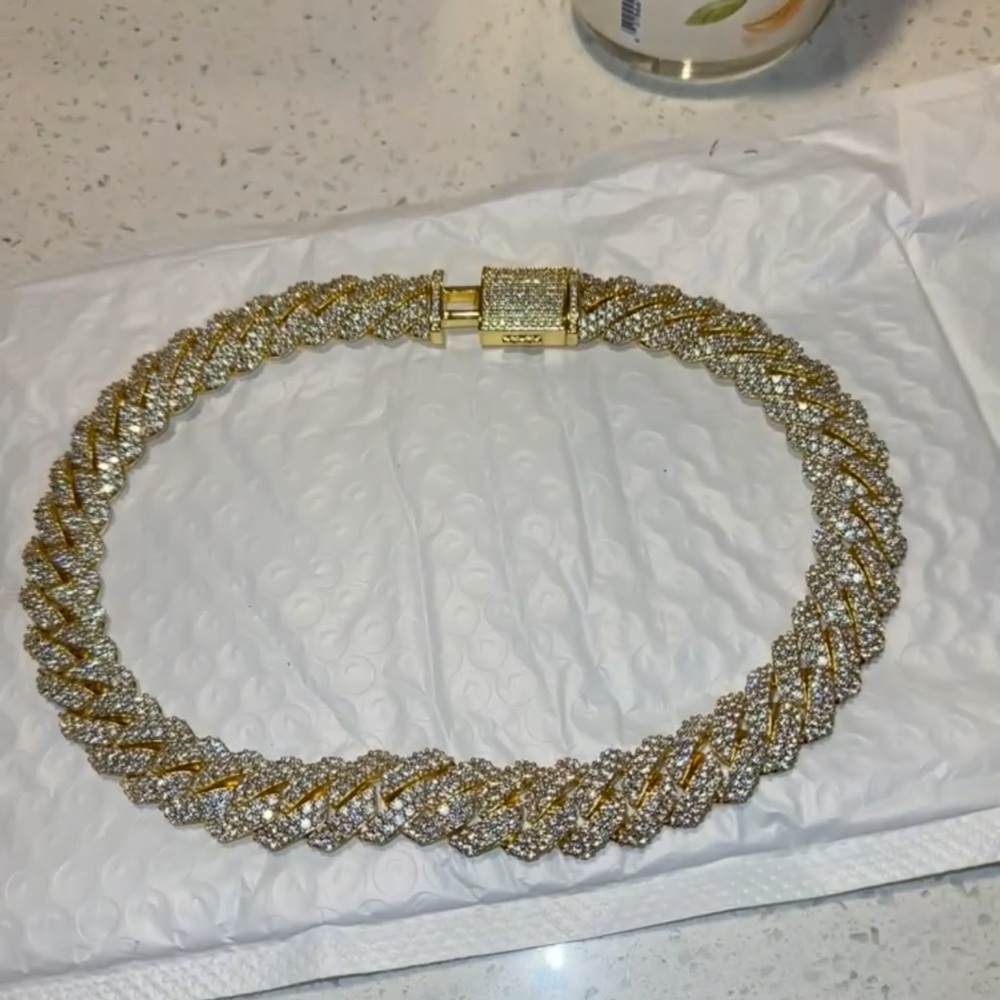 Gold Cuban ‘22 chain